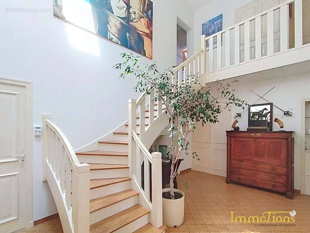 SAINT-MARCELLIN – Maison d’architecte de plus de 200 m², 6 chambres et piscine - photo 11