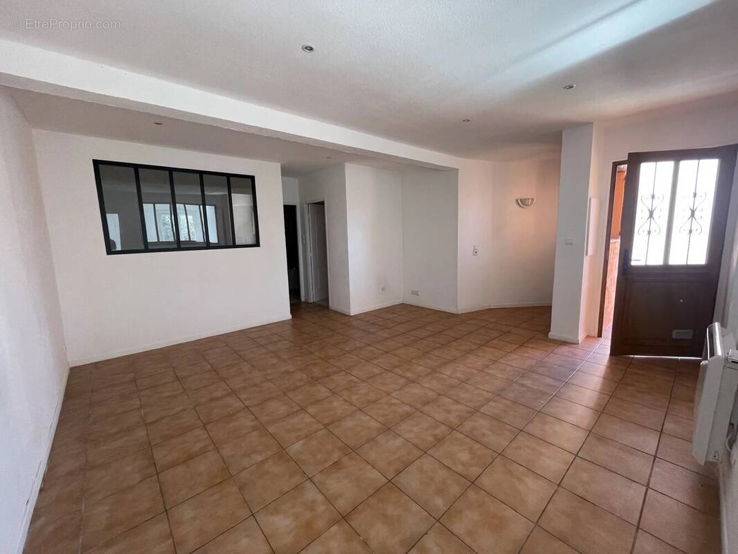 Appartement à CONTES