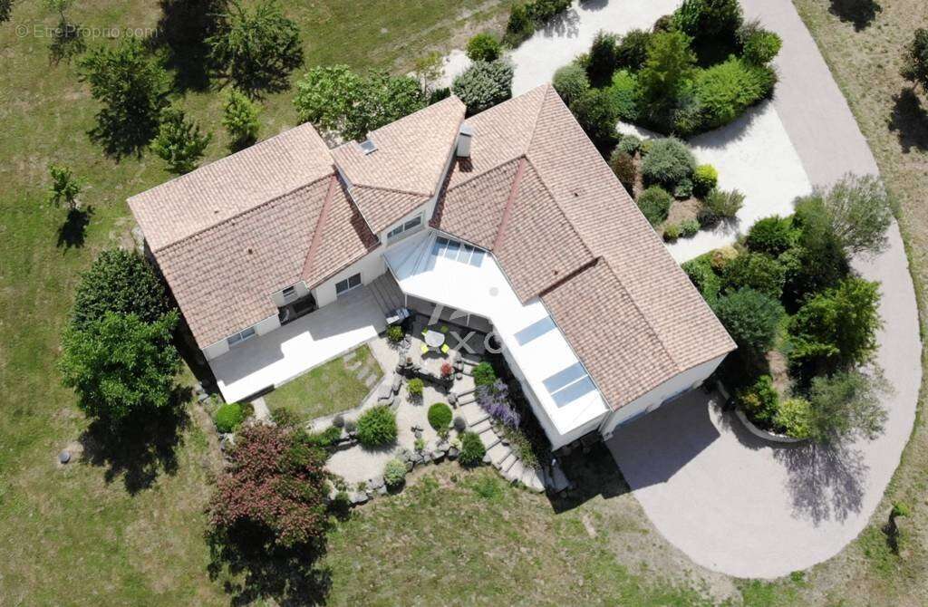 Maison à MONTEMBOEUF