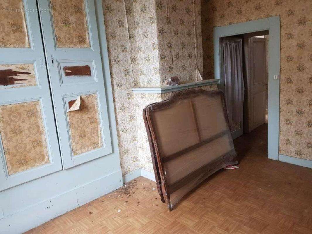 Maison à PIERRE-BUFFIERE