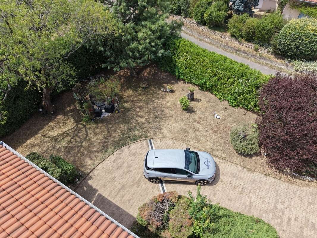 CHAPONOST – Élégante maison familiale avec possibilité de deux logements indépendants – Terrain de 802 m² - photo 28