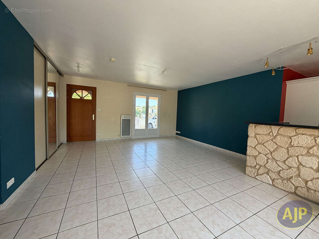 Maison de plain-pied de 95 m² ? Bien rare à Pons - photo 3