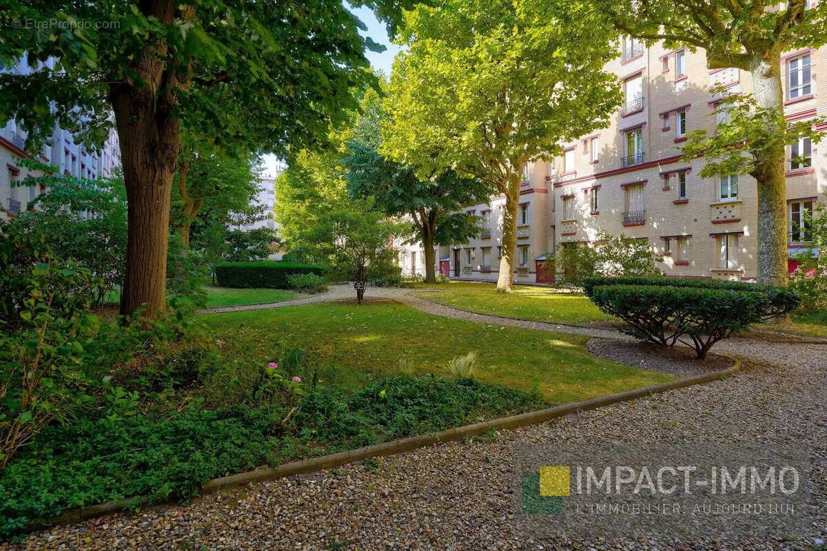 Appartement à COURBEVOIE