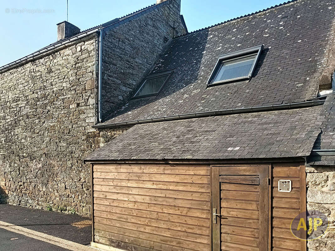Maison à PLUHERLIN