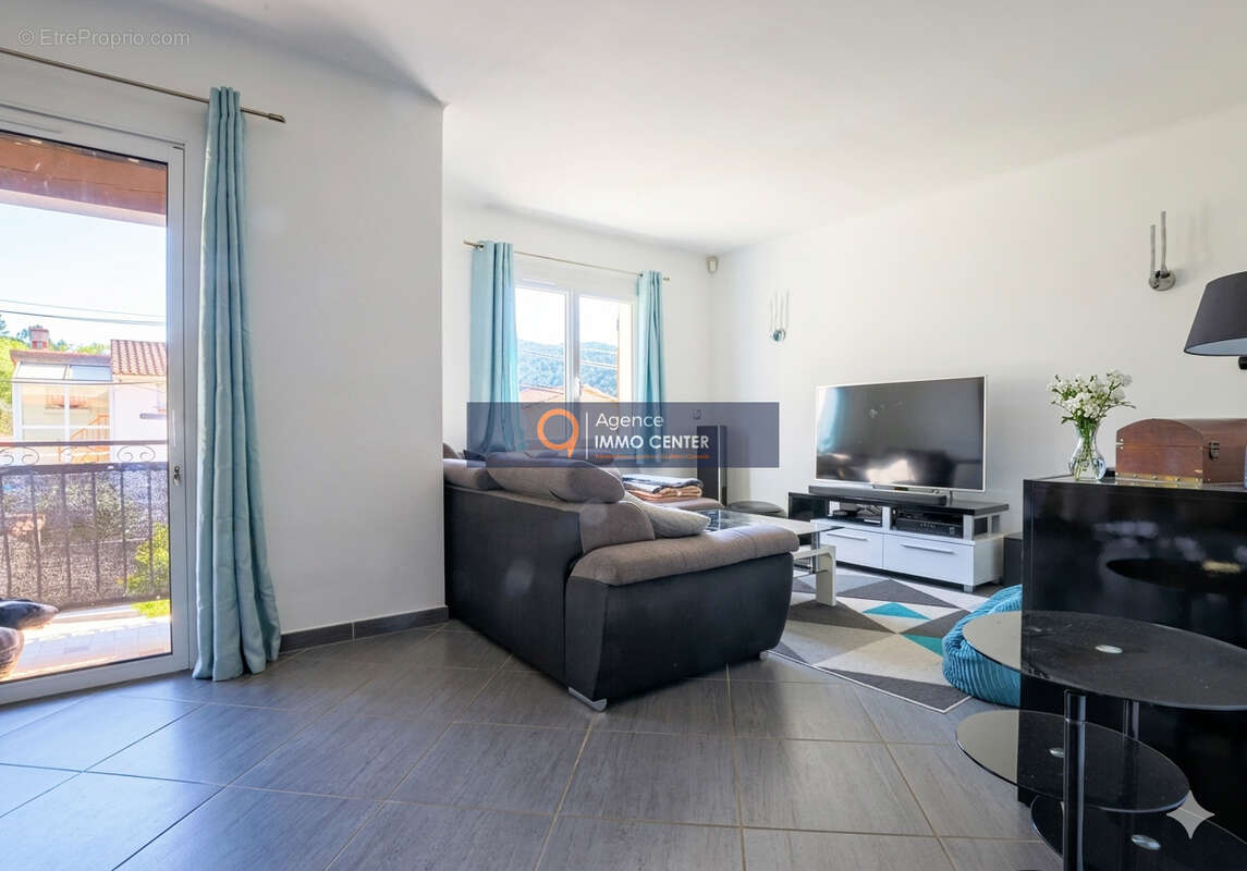 Maison à SOLLIES-TOUCAS