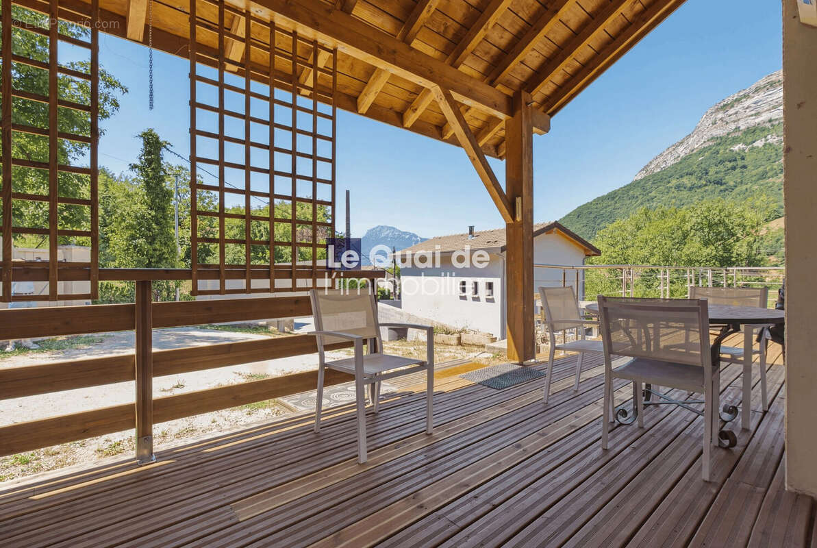 Maison 196 m² à Saint-Martin-Le-Vinoux  - photo 3