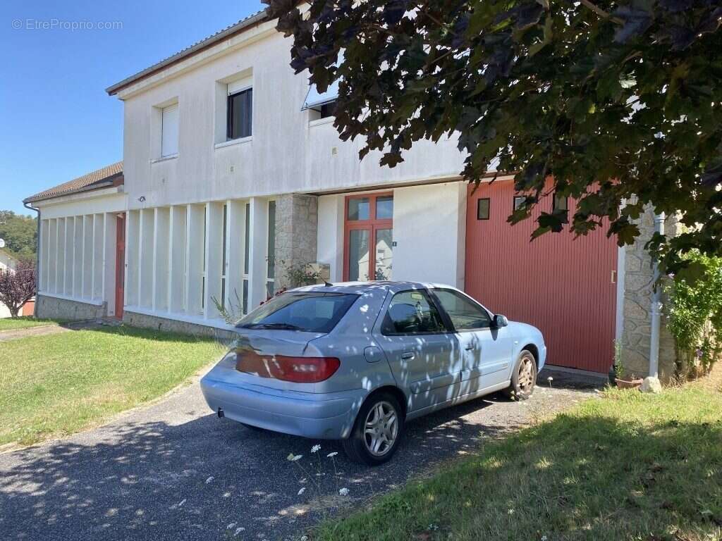 Maison 102 m² à Chateauneuf-La-Foret  - photo 2