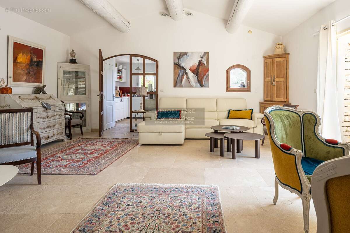 Maison avec vue panoramique, piscine et dépendance calme et proche village 4 chambres - photo 11