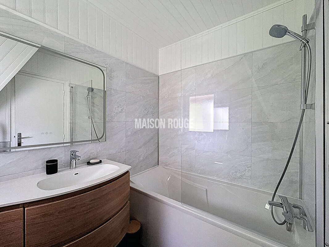 Maison à LE MESNIL-SAINT-DENIS