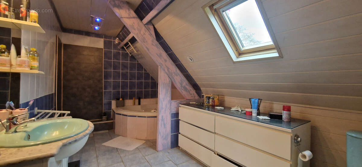 Autre à YVILLE-SUR-SEINE