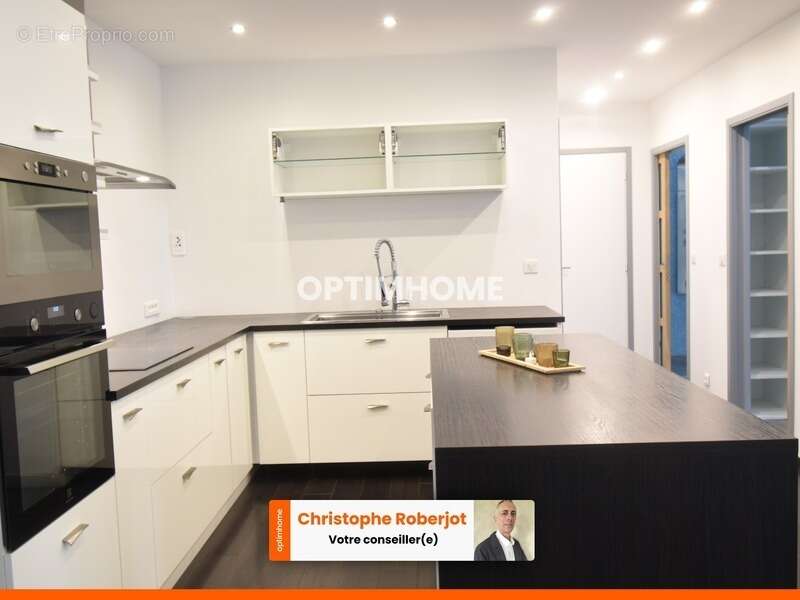 JOLI POTENTIEL pour ce Duplex en HYPER CENTRE VILLE, avec possibilité de 4 chambres et immédiatement disponible !! - photo 2