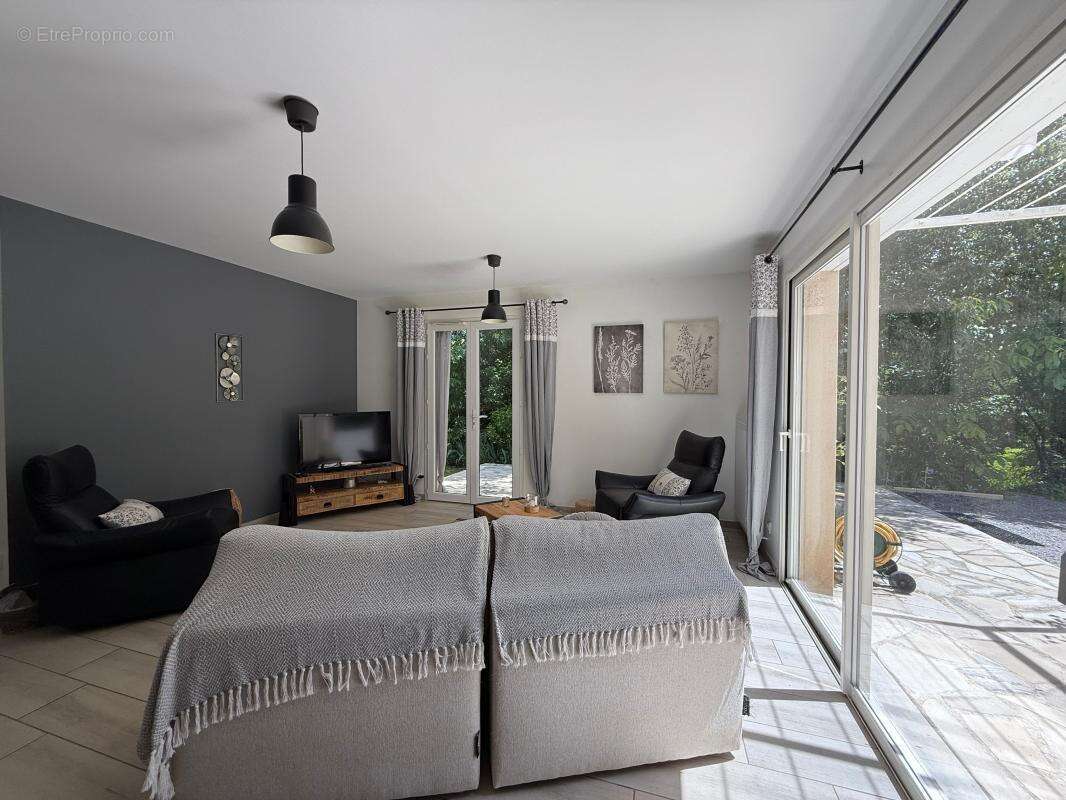 Maison à LABLACHERE