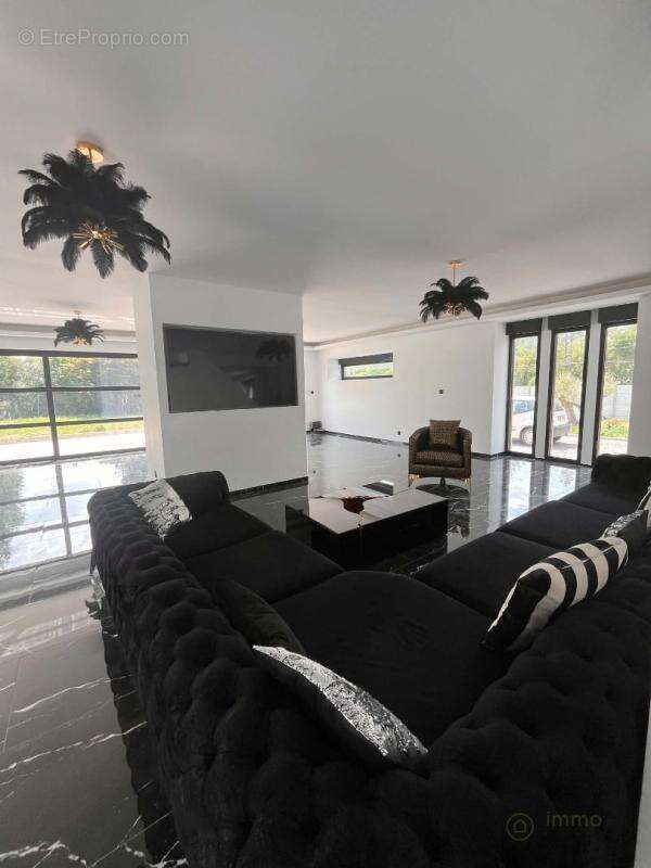 Maison 244 m² à Feignies  - photo 4
