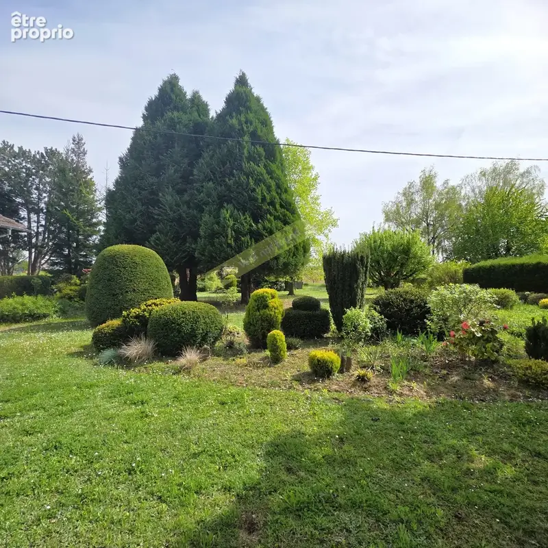 Maison de plain-pied dans un cadre verdoyant exceptionnel de 31 ares - photo 2