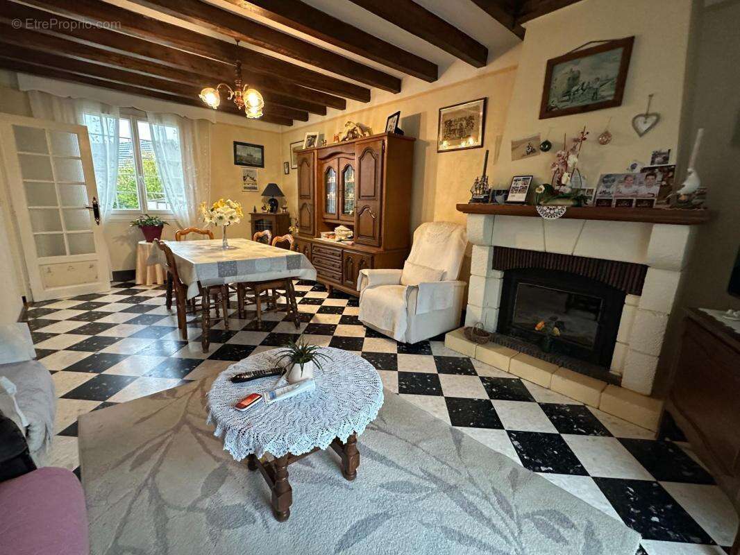 Maison à SAINT-PAVACE