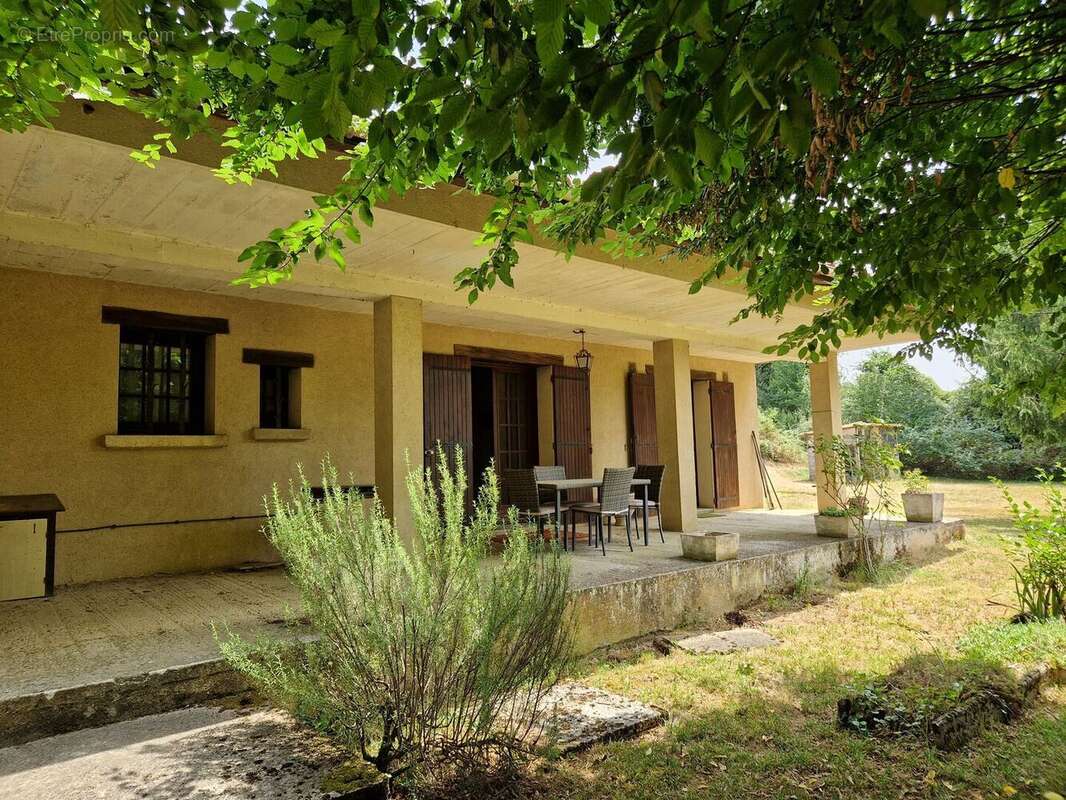 Maison de Plain pied et jardin proche des commerces. - photo 2