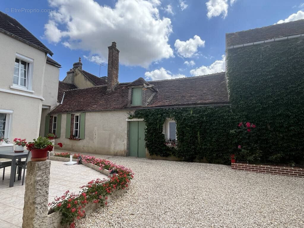 Maison à BRIENON-SUR-ARMANCON