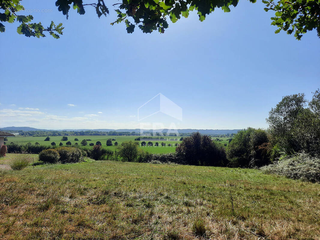 Terrain à TIESTE-URAGNOUX