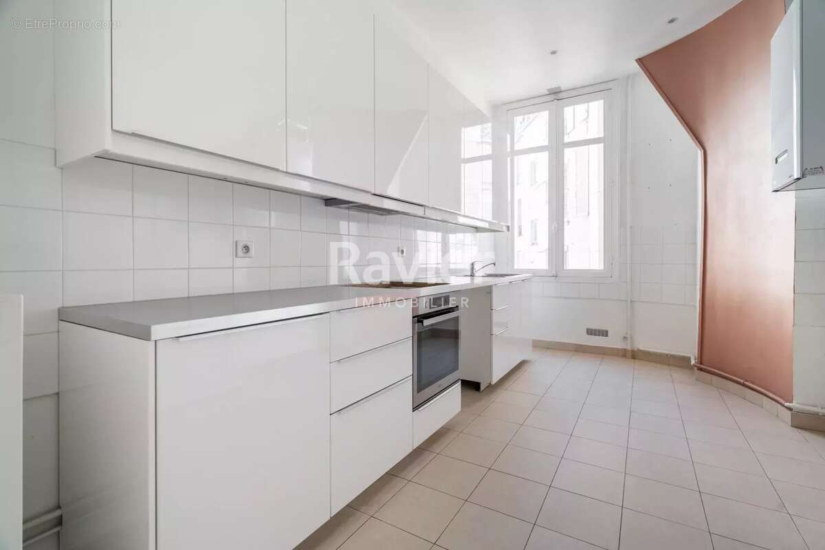 Appartement à PARIS-17E