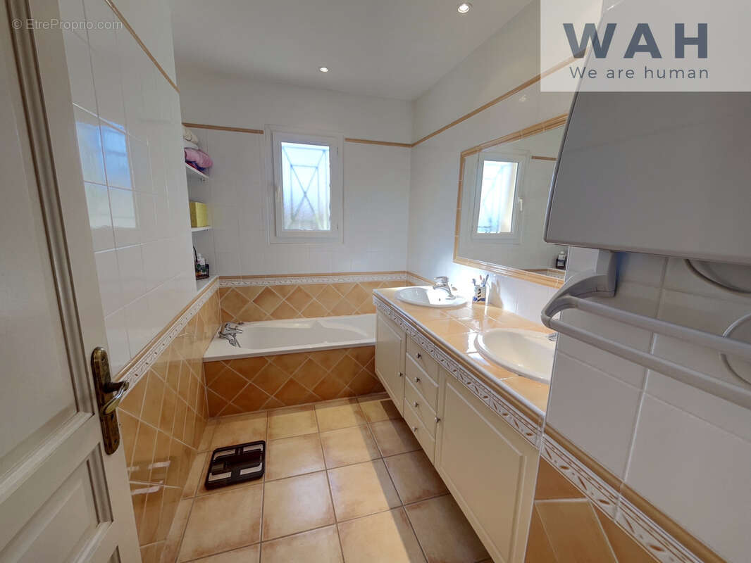 Maison de plain-pied p4 de 115 m2 sur un terrain clos et arbore de 850 m2 avec garage - clarensac, vaunage. - photo 8