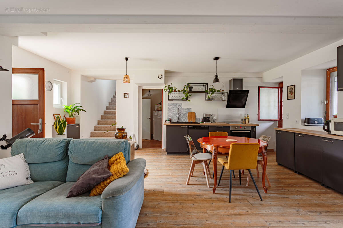 Maison mitoyenne T4 avec jardin et garage - photo 2