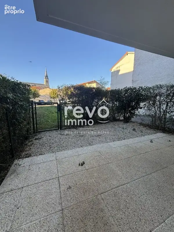 Appartement T2 de 40m² + 19m² de terrain - photo 7