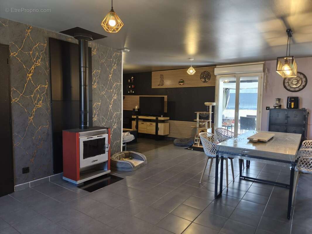 Maison 92 m² à Attignat  - photo 2