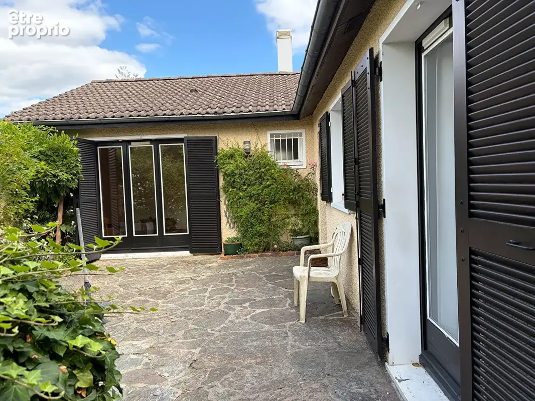 HAUT BUC  Maison individuelle 5 chambres (3 de plain-pied) garage et jardin roseraie - photo 2