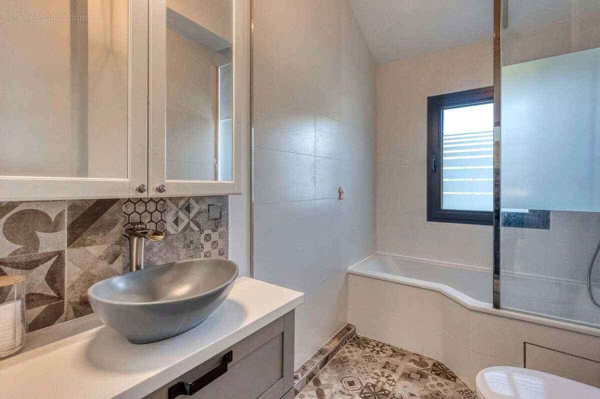 Maison à CHAMP-SUR-DRAC