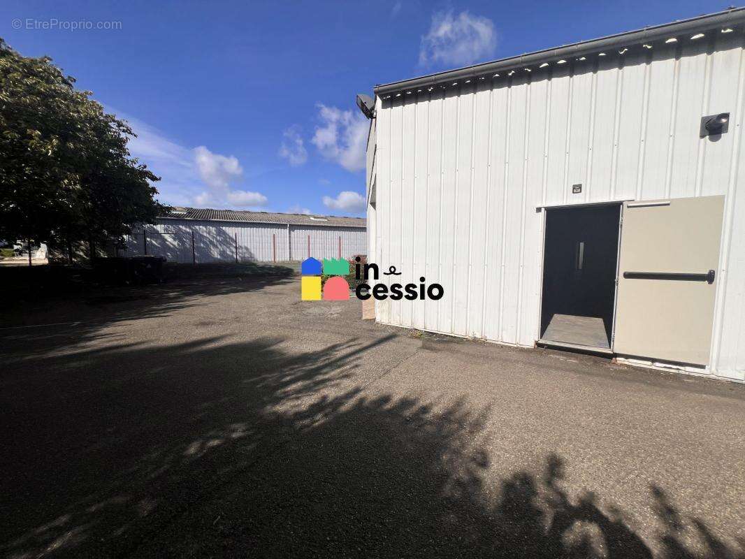 Belle opportunité : Superbe surface commerciale au coeur de la - photo 15