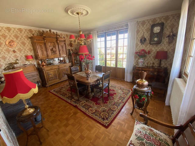 Maison à MARINGUES