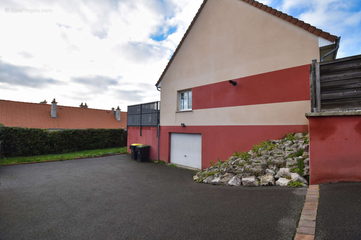 Maison à SAINT-LEGER-LES-DOMART