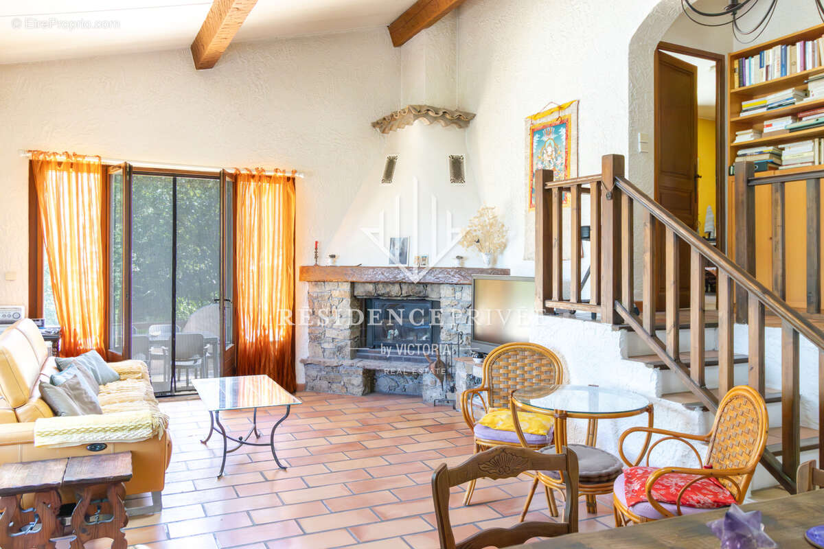 Maison à SOLLIES-TOUCAS