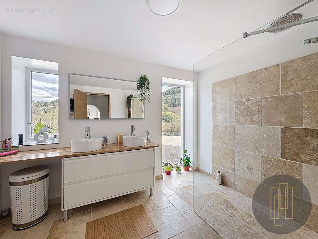 Maison à CHAMBOST-ALLIERES