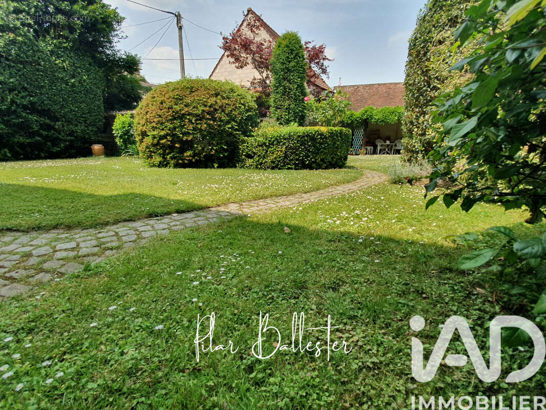 Maison 213 m² à Quincy-Voisins  - photo 3
