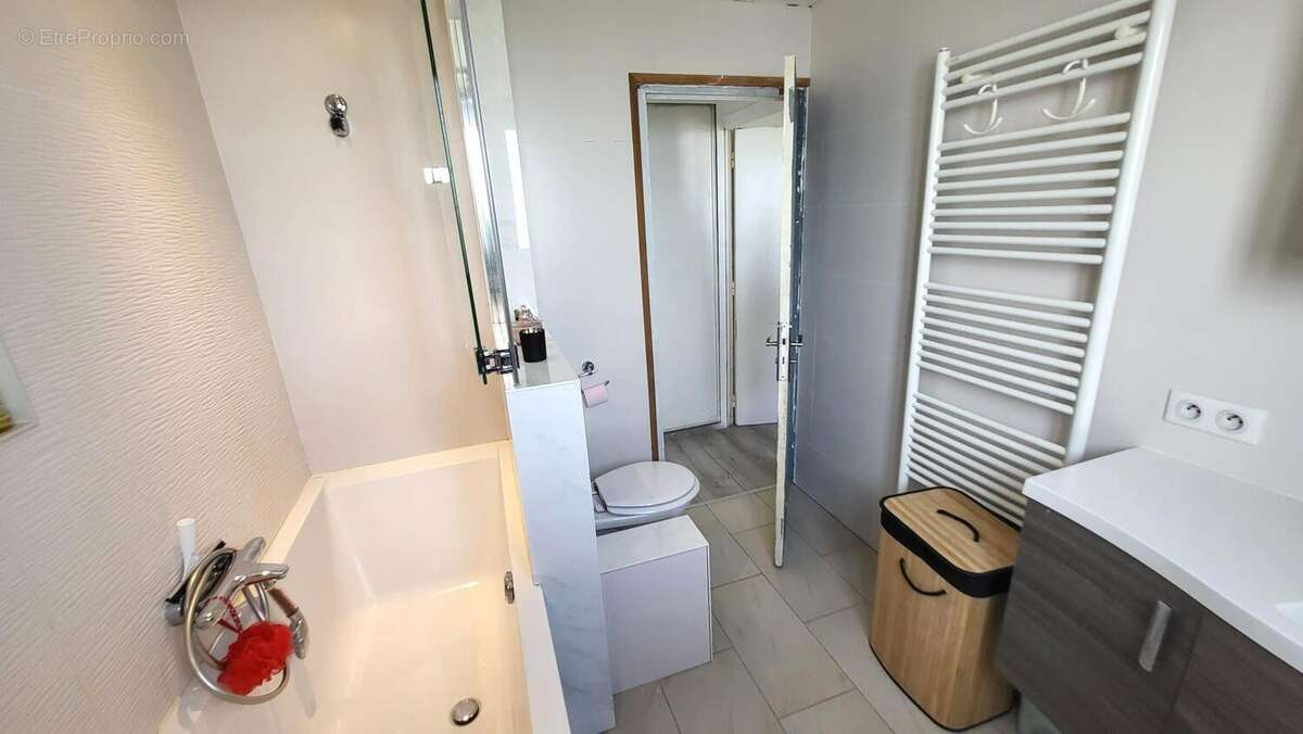 Appartement à LES CLAYES-SOUS-BOIS