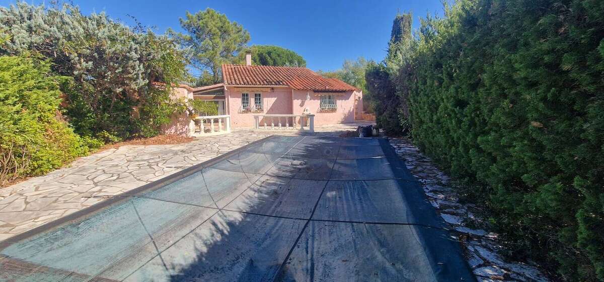 Autre à ROQUEBRUNE-SUR-ARGENS