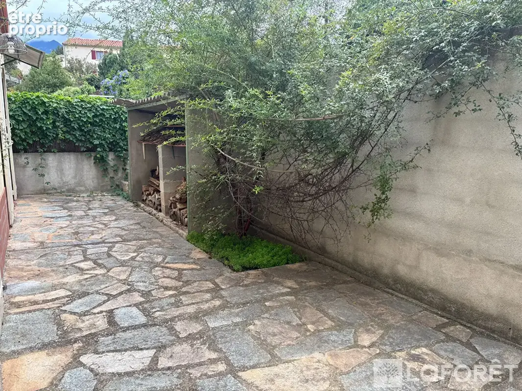 Maison 3 faces de 163 m² avec jardin et garage - photo 2