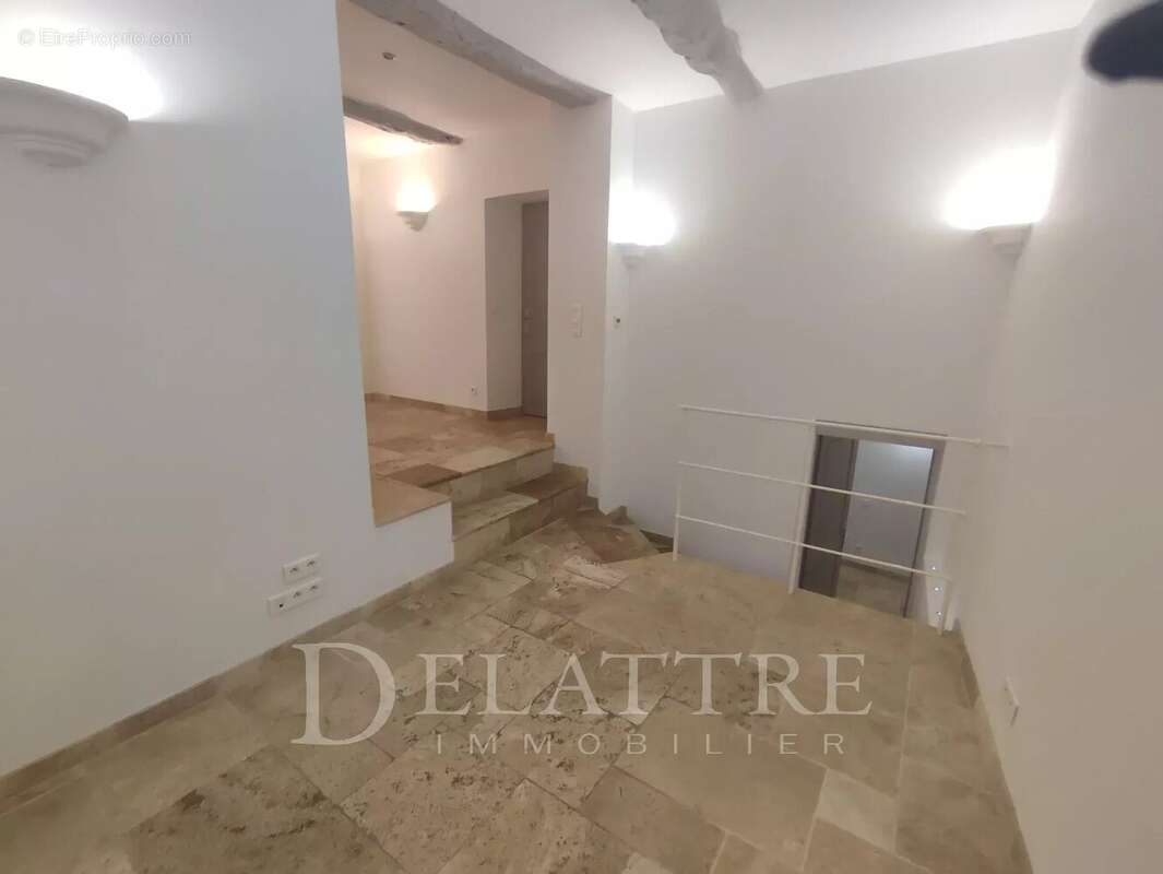 Appartement à CHATEAUNEUF-GRASSE
