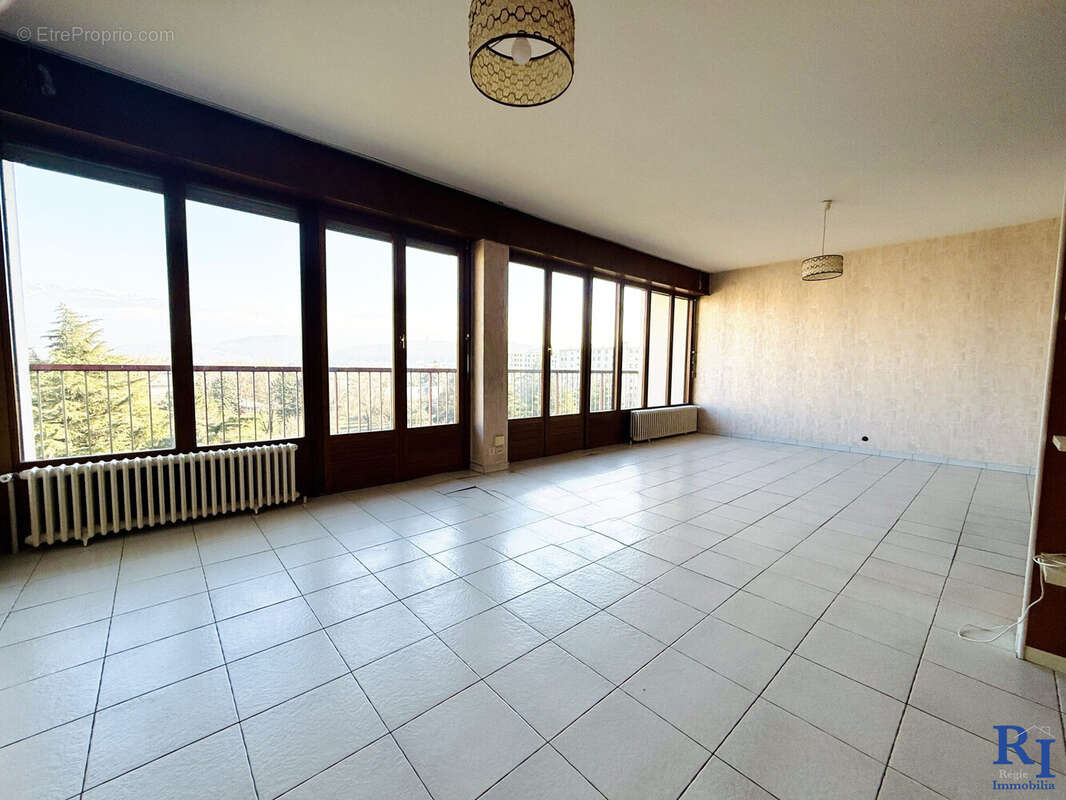 Sejour de 33m2 - Appartement à ECHIROLLES