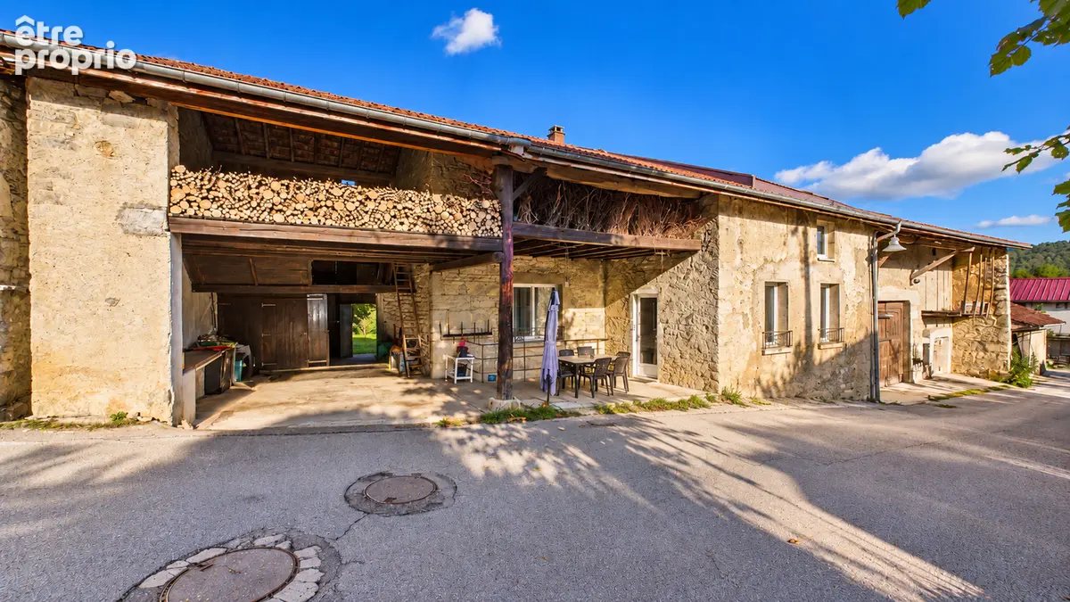 Maison de caractère avec seconde habitation, jardin et granges aménageable - photo 3
