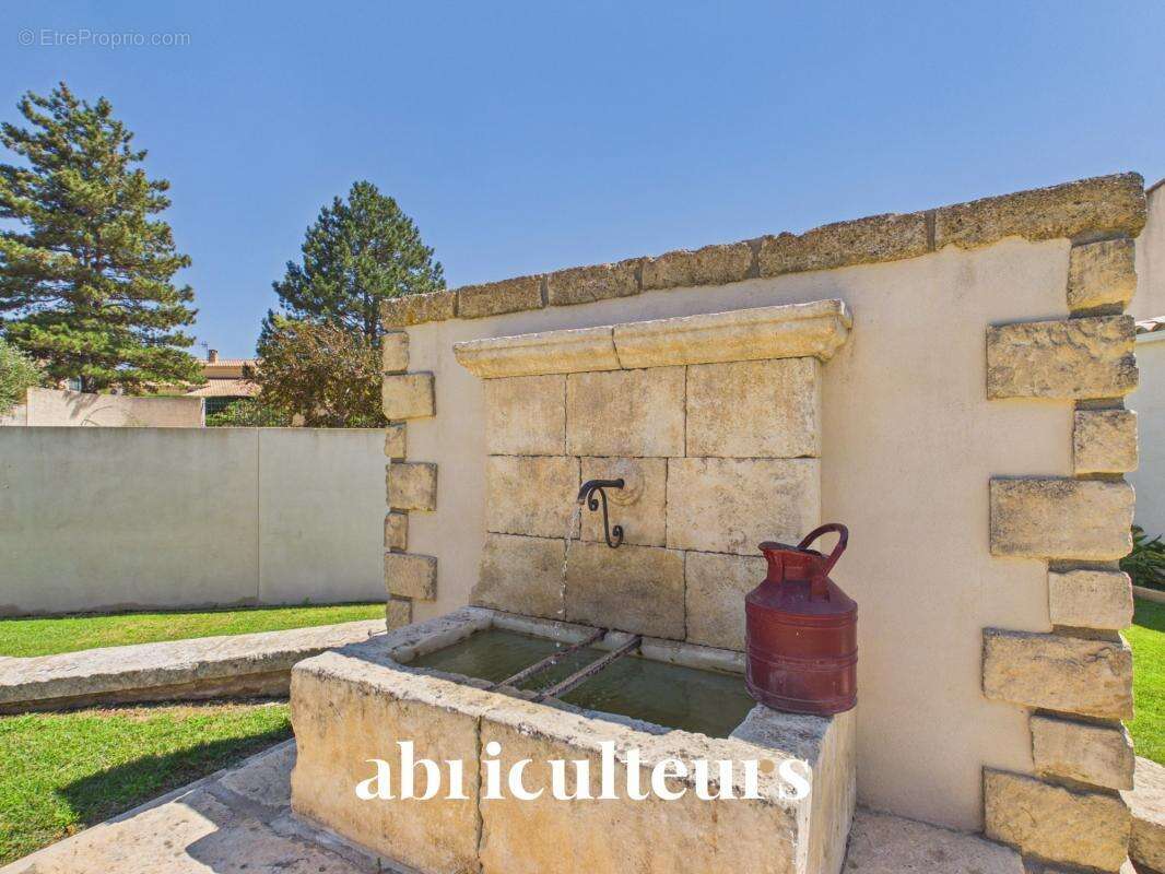 Maison familiale de 198 m² avec T2 indépendant, jardin et garage à Charleval - photo 5