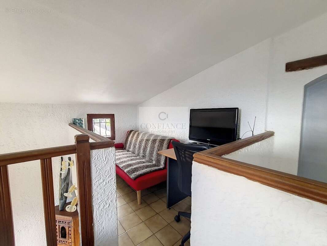 Appartement à CHATEAUNEUF-VILLEVIEILLE