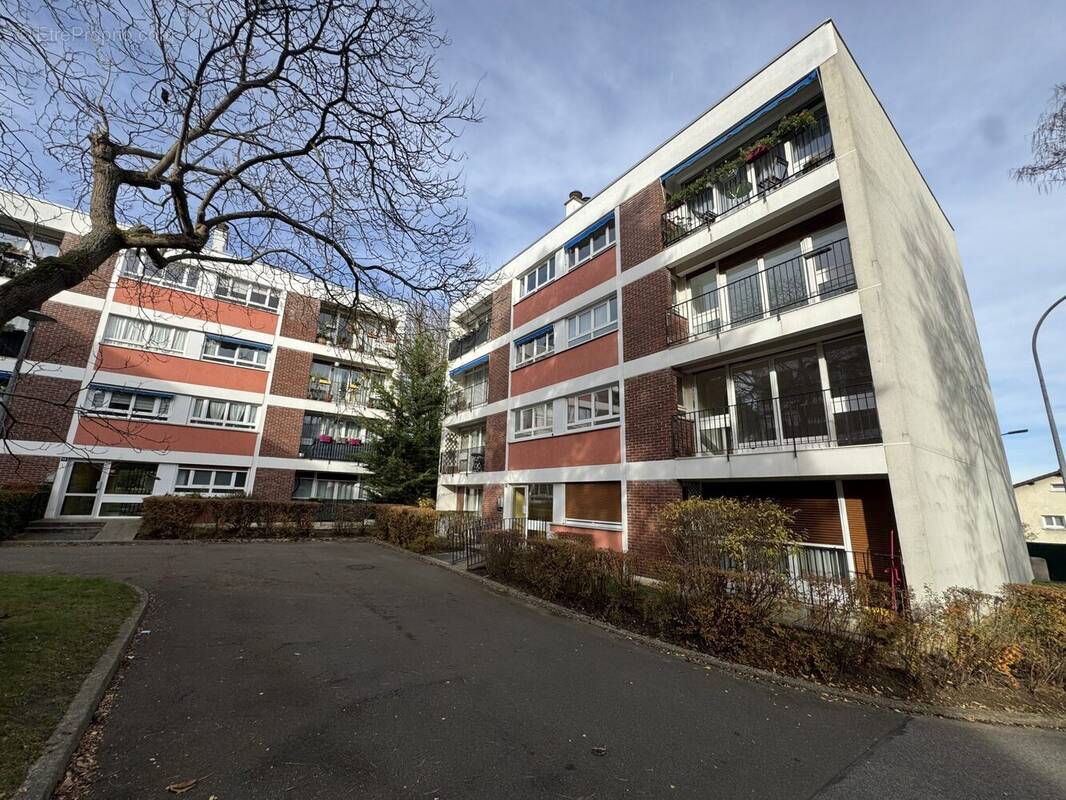 Appartement à LES CLAYES-SOUS-BOIS