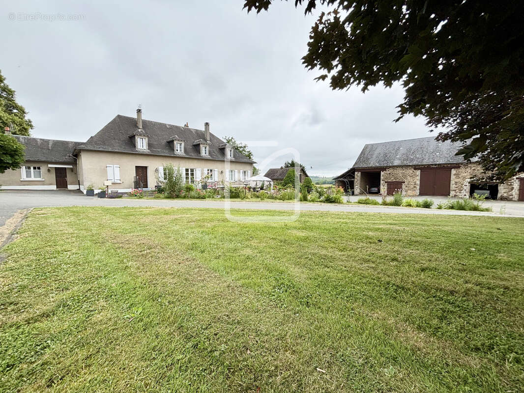 Maison à ARNAC-POMPADOUR