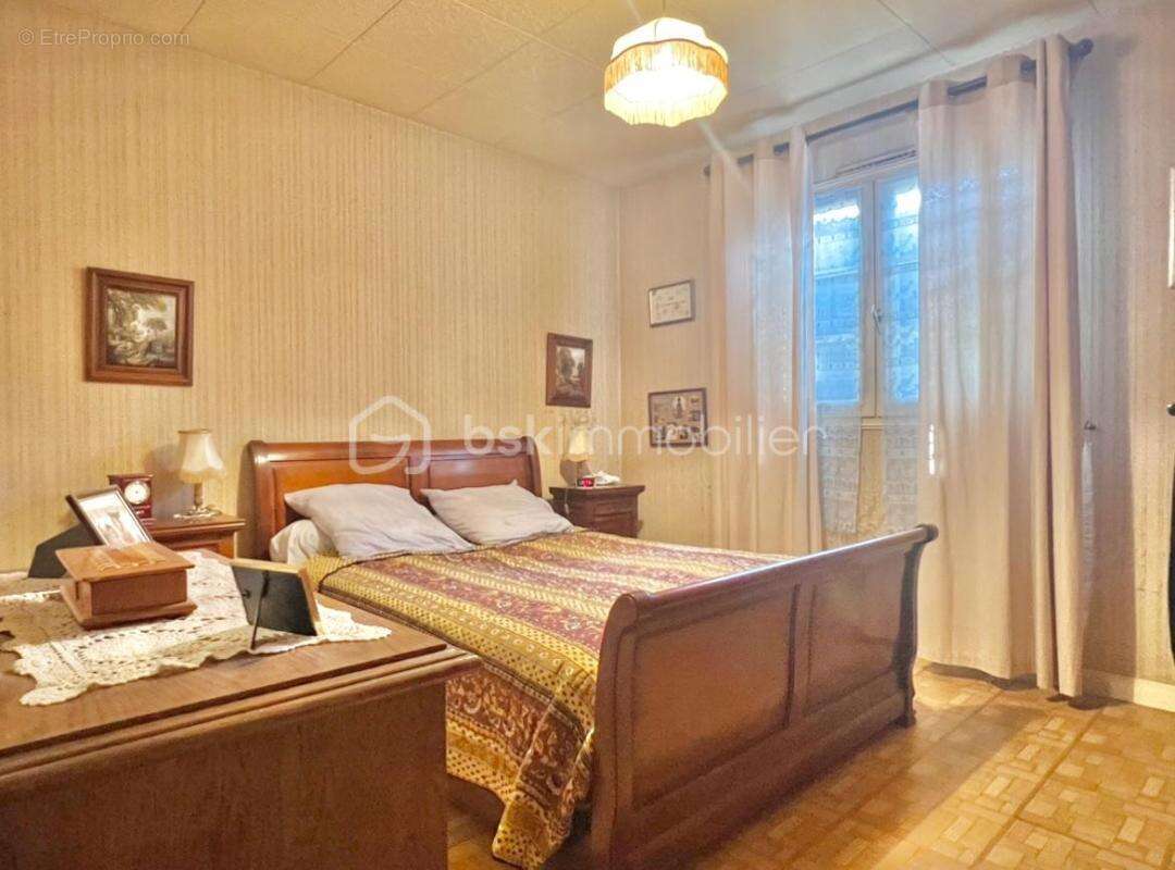 Maison à VILLENEUVE-SUR-YONNE