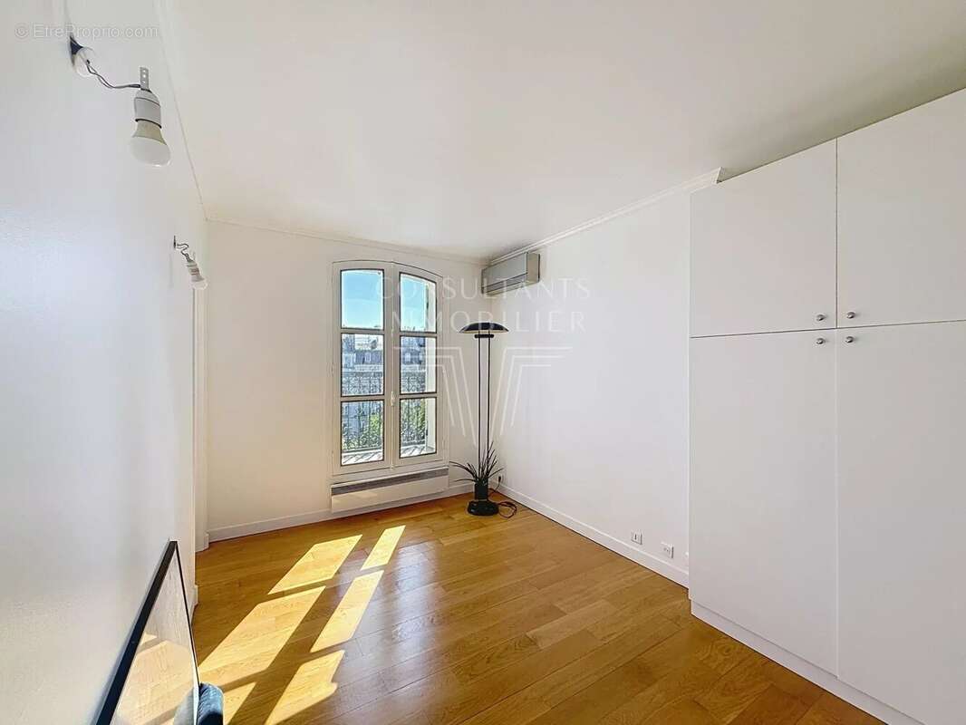 Appartement à NEUILLY-SUR-SEINE