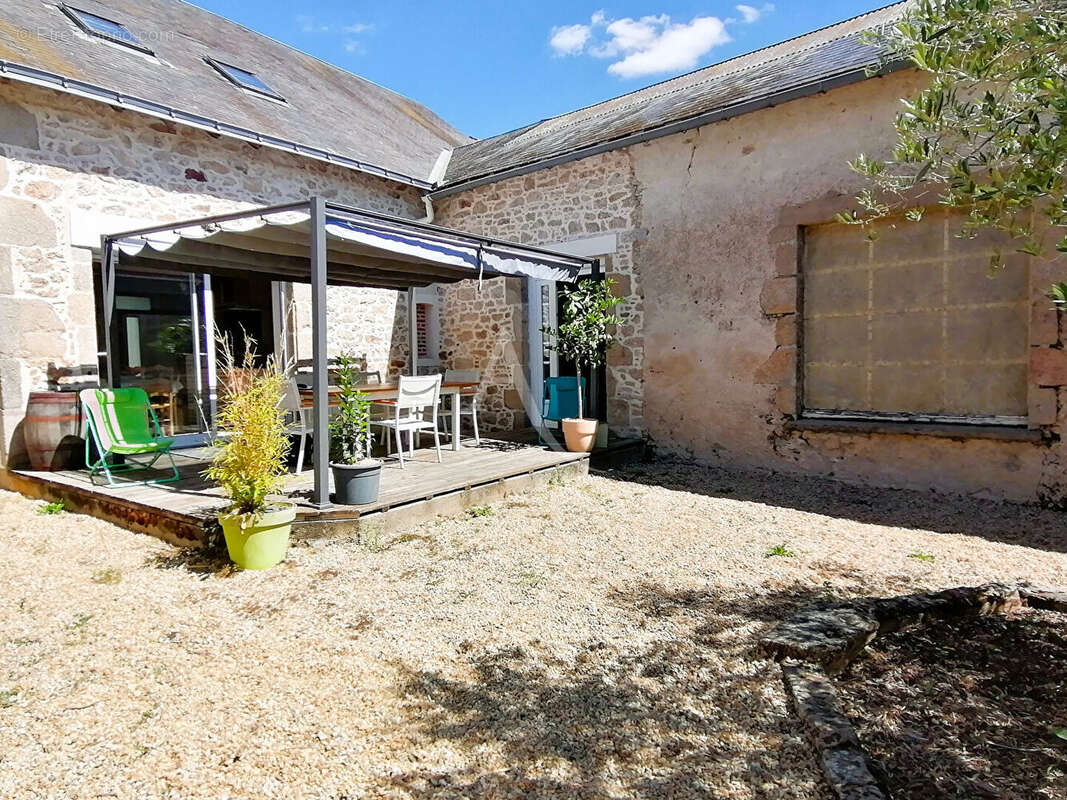 Maison à LES HERBIERS