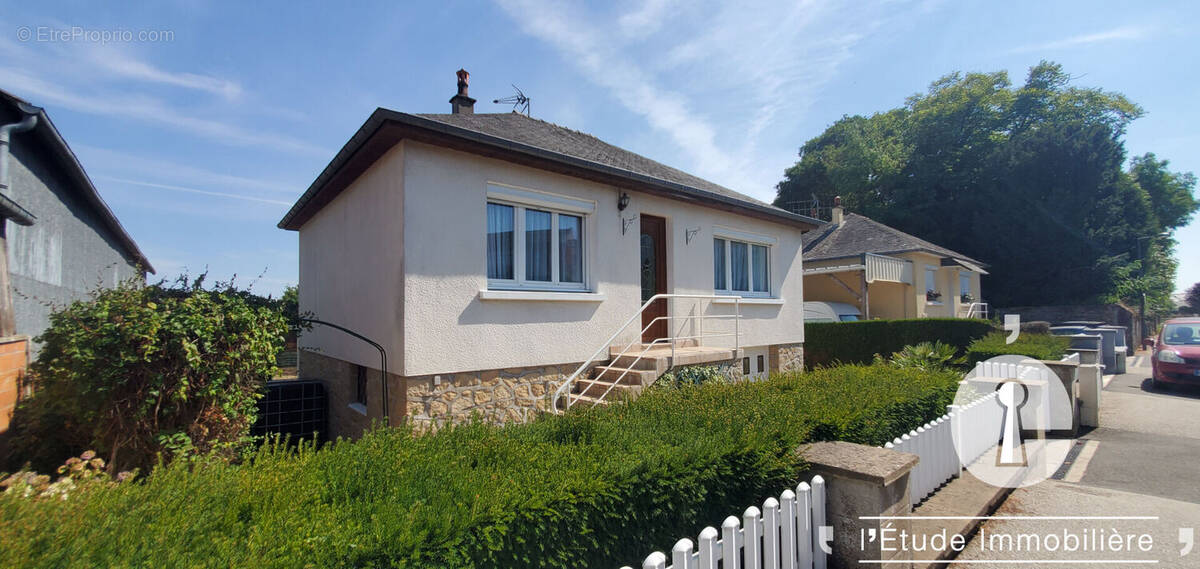 Maison à MESLAY-DU-MAINE