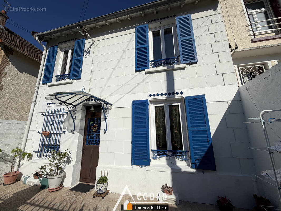 Maison à SARTROUVILLE